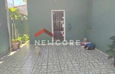 Imagem: A casa possui 3 Dormitórios, 3 Banheiros, 2 Vagas na garagem