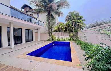 Imagem: A casa em condomínio possui 4 Dormitórios, 5 Banheiros, 5