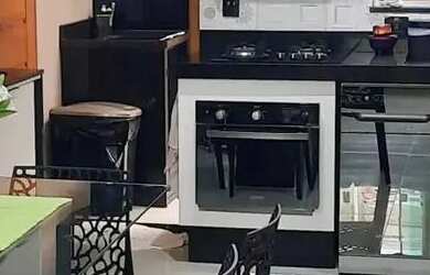 Imagem: A casa possui 2 Dormitórios, 3 Banheiros, 1 Vaga na garagem