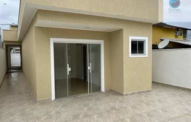 Imagem: A casa possui 3 Dormitórios, 2 Banheiros, 2 Vagas na garagem