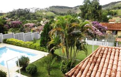 Imagem: A casa possui 3 Dormitórios, 4 Banheiros, 4 Vagas na garagem