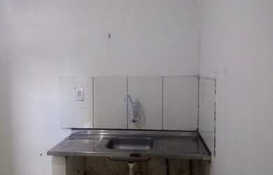 Imagem 2: Casa com 2/4 na Paralela. 1 Vaga na garageme2 Dormitórios