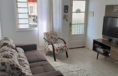 Imagem: A casa possui 2 Dormitórios, 1 Banheiro, 1 Vaga na garagem