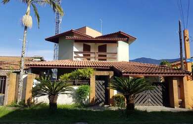 Imagem: A casa possui 5 Dormitórios, 5 Banheiros, 235m² de Área e