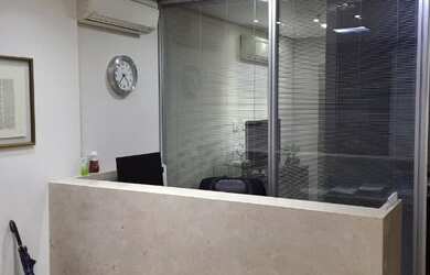 Imagem: O depósito possui 2 Vagas na garagem e 70m² de Área e está