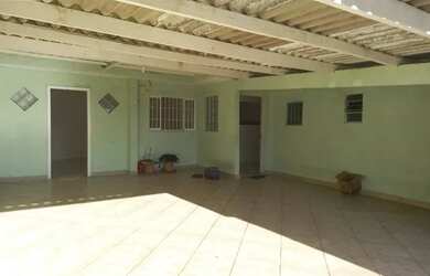 Imagem: A casa possui 2 Dormitórios, 2 Banheiros, 5 Vagas na garagem