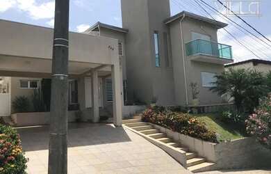 Imagem: A casa em condomínio possui 4 Dormitórios, 5 Banheiros, 4