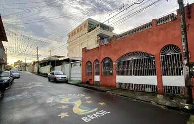 Imagem: A casa possui 3 Dormitórios, 2 Banheiros, 250m² de Área e