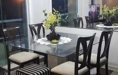 Imagem: A casa possui 2 Dormitórios, 2 Banheiros, 2 Vagas na garagem