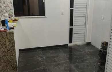 Imagem: A casa possui 2 Dormitórios e 1 Banheiro e está localizado