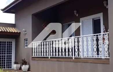 Imagem: A casa em condomínio possui 3 Dormitórios, 5 Banheiros, 2