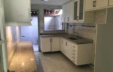 Imagem 4: CASA RECREIO. Piscina, Churrasqueira, Varandae155m² de Área