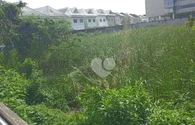 Imagem: O terreno à venda possui e está localizado em Recreio Dos