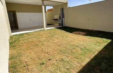 Imagem: A casa possui 2 Dormitórios, 1 Banheiro, 1 Vaga na garagem