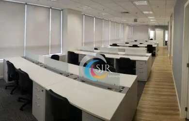 Imagem: O depósito possui 5 Vagas na garagem, 228m² de Área e está