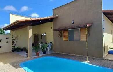 Imagem: A casa possui 2 Dormitórios, 2 Banheiros, 2 Vagas na garagem