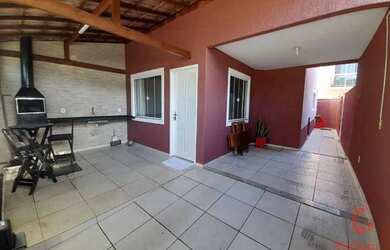 Imagem: A casa possui 2 Dormitórios, 3 Banheiros, 1 Vaga na garagem