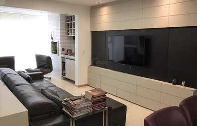 Imagem: O apartamento possui 3 Dormitórios, 2 Banheiros, 2 Vagas na