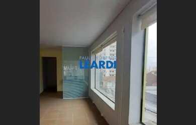 Imagem: O depósito possui 1 Vaga na garagem, 150m² de Área e está