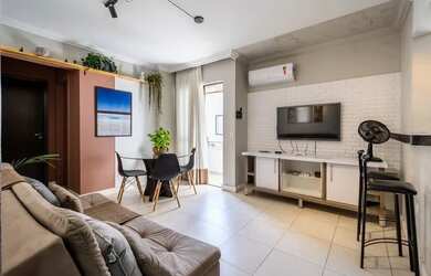 Imagem: O apartamento possui 1 Dormitório, 1 Banheiro, 1 Vaga na garagem