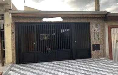 Imagem: A casa possui 2 Dormitórios, 1 Banheiro, 1 Vaga na garagem