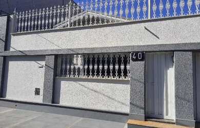 Imagem: A casa possui 5 Dormitórios, 4 Banheiros, 3 Vagas na garagem