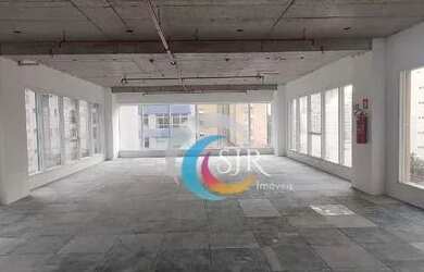 Imagem: O depósito possui 2 Vagas na garagem, 200m² de Área e está