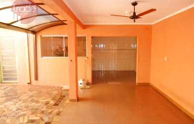 Imagem: A casa possui 4 Dormitórios, 4 Banheiros, 2 Vagas na garagem