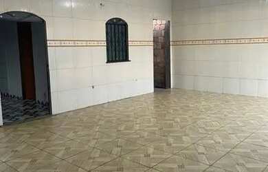 Imagem: A casa possui 2 Dormitórios, 1 Banheiro, 2 Vagas na garagem