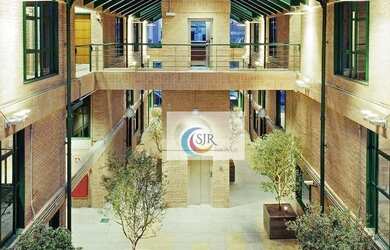 Imagem: O depósito possui 3 Vagas na garagem, 212m² de Área e está