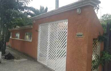 Imagem: A casa possui 2 Dormitórios, 3 Banheiros, 2 Vagas na garagem