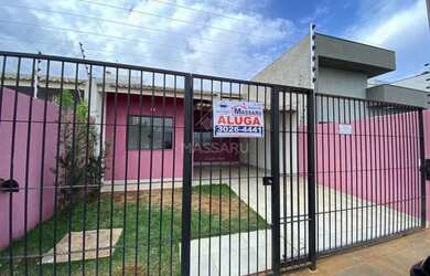 Imagem: A casa possui 3 Dormitórios, 2 Banheiros, 2 Vagas na garagem