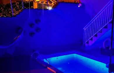 Imagem: A casa possui 3 Dormitórios, 2 Banheiros, 2 Vagas na garagem