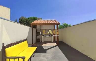 Imagem: A casa possui 2 Dormitórios, 2 Banheiros, 2 Vagas na garagem