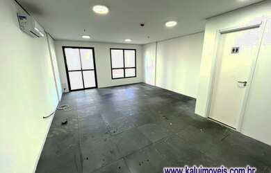 Imagem: O depósito possui 1 Vaga na garagem, 37m² de Área e está