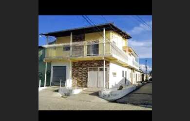 Imagem: A casa possui 2 Dormitórios, 1 Banheiro, 2 Vagas na garagem