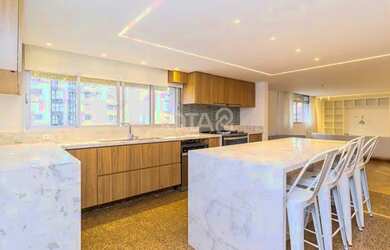 Imagem: O apartamento possui 4 Dormitórios, 5 Banheiros, 3 Vagas na