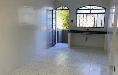 Imagem: A casa possui 2 Dormitórios, 1 Banheiro, 5 Vagas na garagem