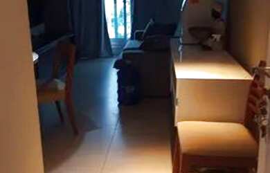 Imagem: O apartamento possui 1 Dormitório, 1 Banheiro, 1 Vaga na garagem