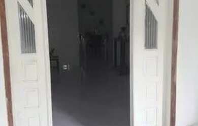 Imagem: A casa possui 4 Dormitórios, 4 Banheiros, 1 Vaga na garagem