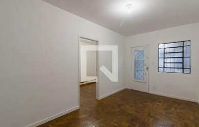 Imagem: A casa possui 4 Dormitórios, 3 Banheiros, 2 Vagas na garagem