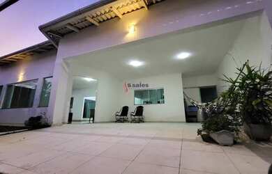 Imagem: A casa em condomínio possui 4 Dormitórios, 3 Banheiros, 4