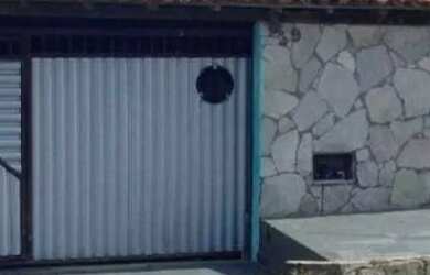 Imagem: A casa possui 1 Dormitório, 1 Banheiro, 1 Vaga na garagem e