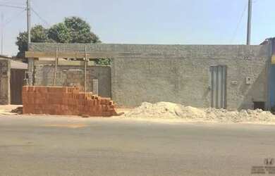 Imagem: A casa possui 2 Dormitórios, 1 Banheiro, 5 Vagas na garagem