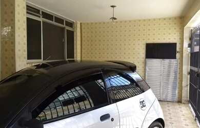 Imagem: A casa possui 2 Dormitórios, 2 Banheiros, 2 Vagas na garagem
