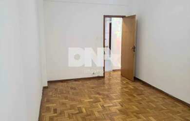 Imagem: O apartamento possui 2 Dormitórios, 2 Banheiros, 70m² de Área