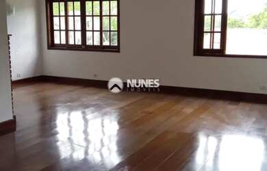 Imagem: A casa em condomínio possui 4 Dormitórios, 5 Banheiros, 3