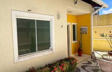 Imagem: A casa em condomínio possui 2 Dormitórios, 3 Banheiros, 2