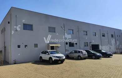 Imagem: O depósito possui 5 Vagas na garagem, 1.800m² de Área e