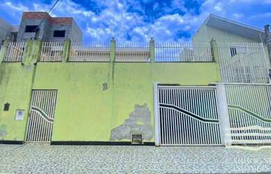 Imagem: A casa possui 3 Dormitórios, 2 Banheiros, 3 Vagas na garagem